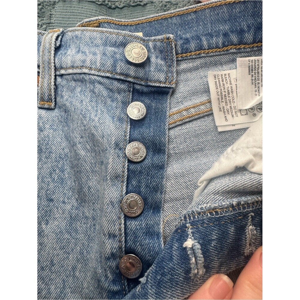 Levi’s Ribcage Shorts - Picture 6 of 6